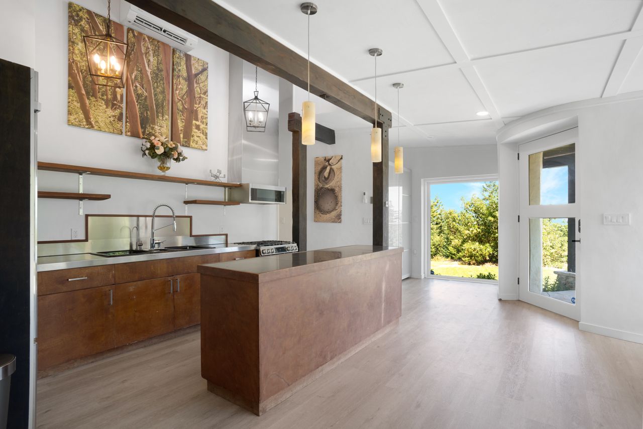 Interior room with comfortable scale and light