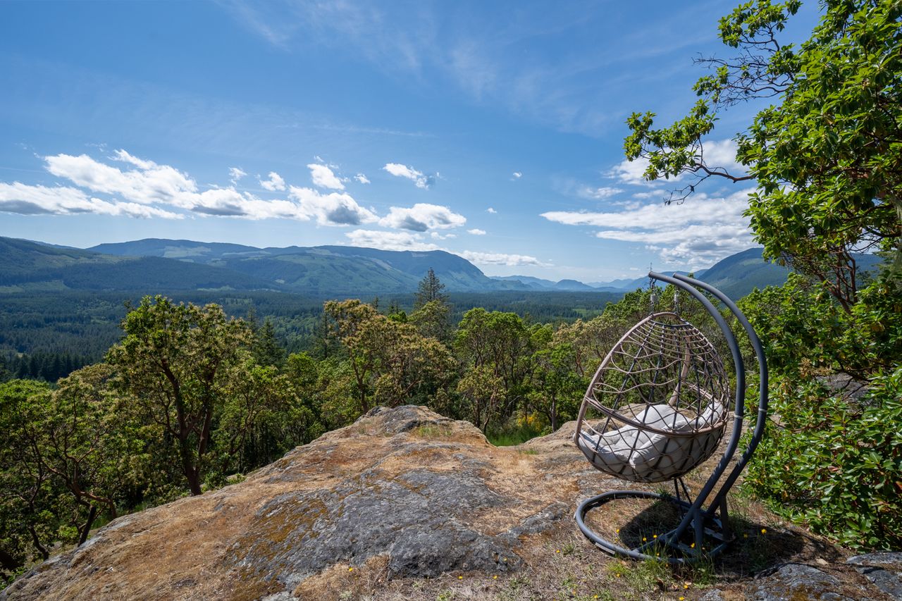 Highlight image emphasizing mountaintop privacy